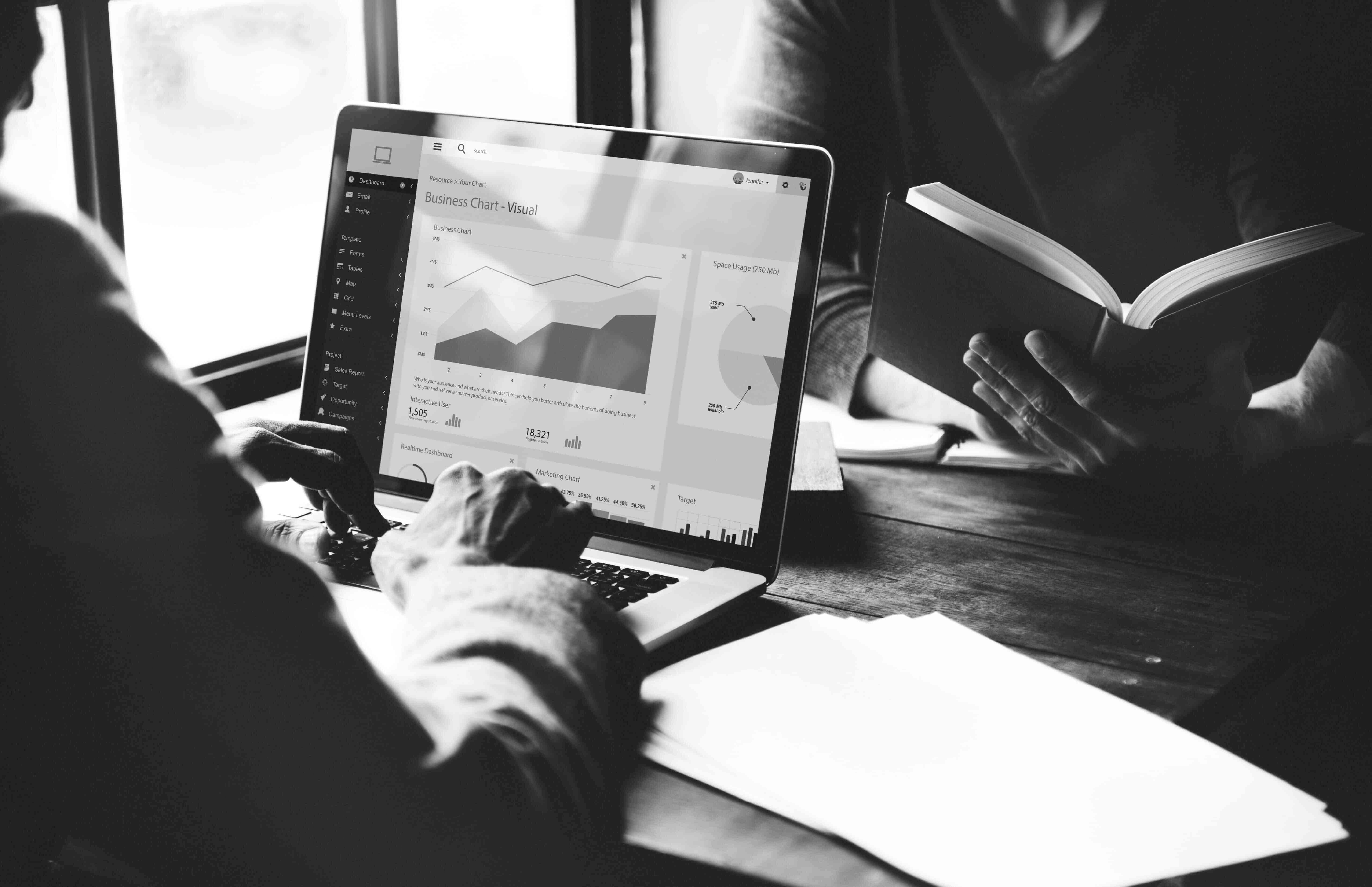 إعداد الخطط والاستراتيجيات التسويقية